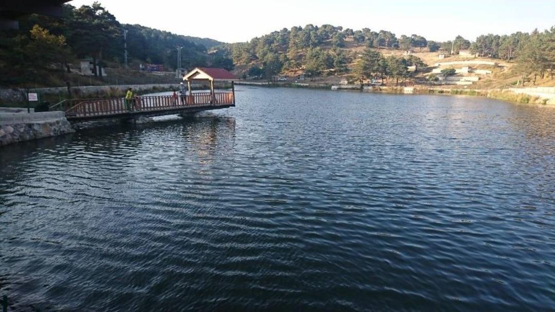 Eriklice D&uuml;z&uuml; G&ouml;leti Doğa Manzarası İle Ziyaret&ccedil;ilerini Hayran Bırakıyor