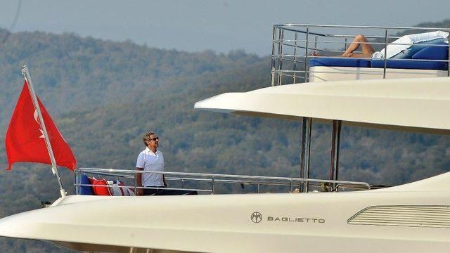 Sarkozy’nin Eşi Carla Bruni’nin İnadı Tuttu