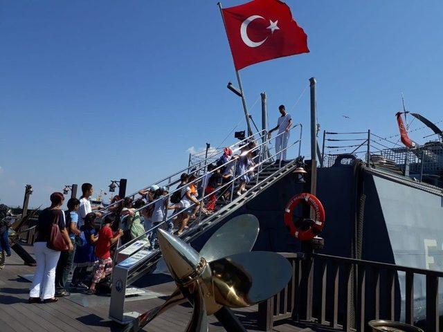 Kemalpaşa’da Bilgi Evi Öğrencilerinin Havuz Keyfi