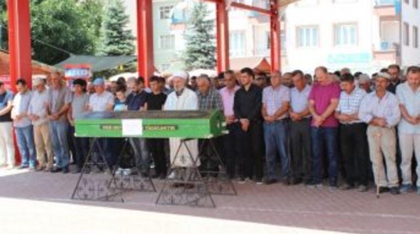 Torununun D&uuml;ğ&uuml;n&uuml;nde Vefat Eden Yaşlı Adam Toprağa Verildi