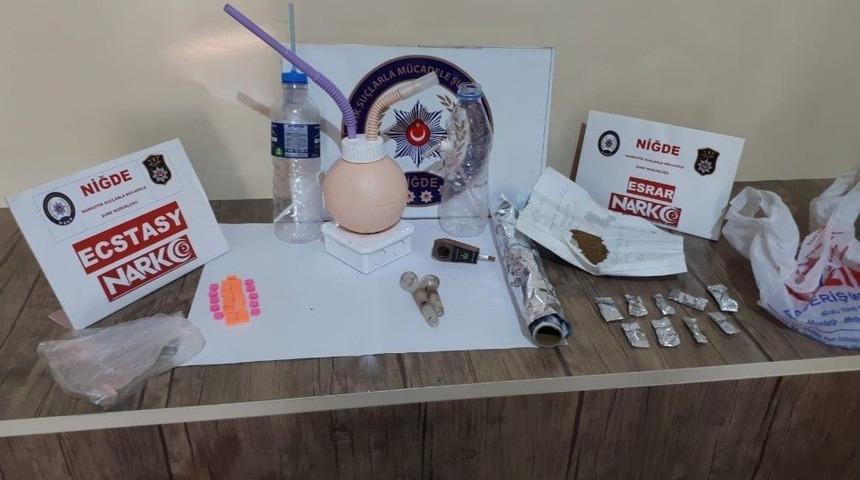 Narkotik Hint Kenevviri Tarlasını Bastı