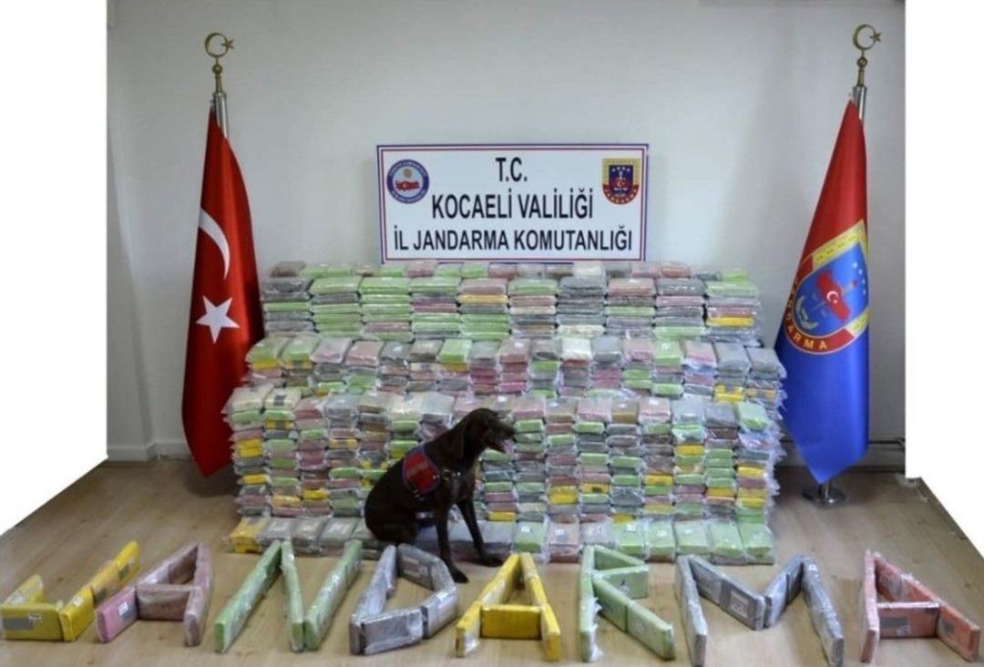 Cumhuriyet Tarihinde Bir İlk; 800 Kilogram Kokain Ele Ge&ccedil;irildi
