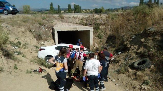 Uşak’ta Trafik Kazası 2 Ölü 1 Yaralı