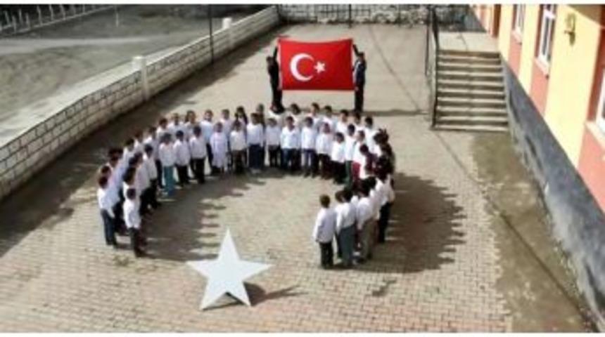 Minik Öğrencilerden Mehmetçiğe Ay-yıldızlı Destek