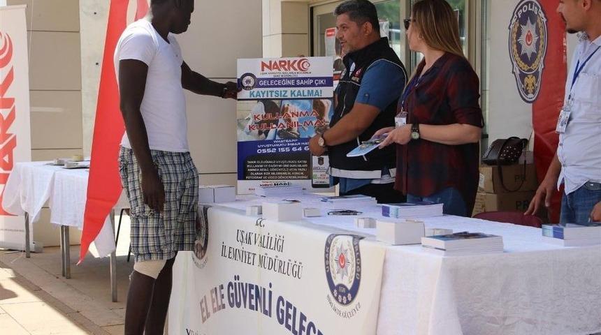 Uşak Polisinden &Uuml;niversite &Ouml;ğrencilerine G&uuml;ven Veren &Ccedil;alışma