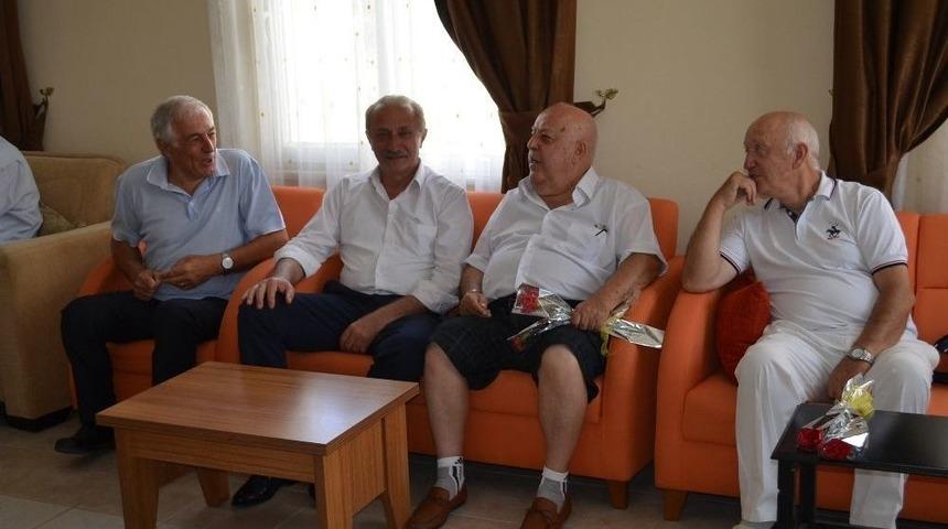 Didim Protokol&uuml;nden Huzurevine Bayram Ziyareti