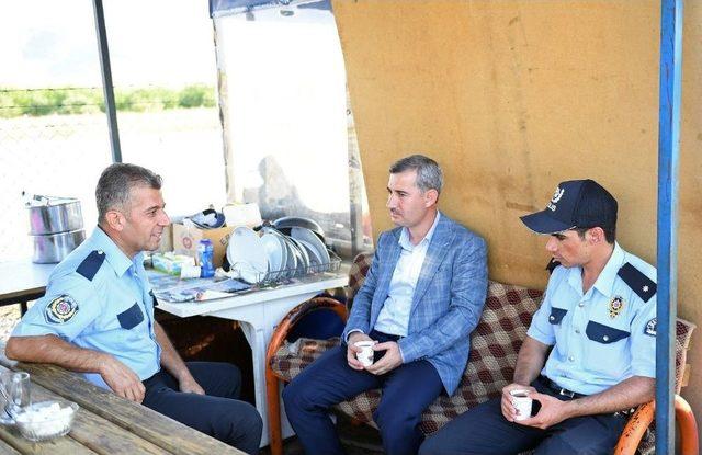 Başkan Çınar, Bayramda Polisleri Unutmadı