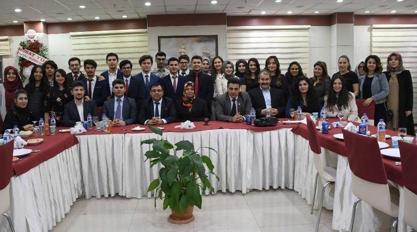 Geleceğin Hekimleri Yemekte Buluştu