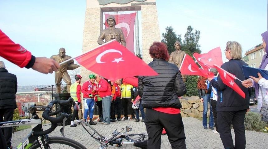 Y&uuml;zlerce Bisikletli &Ccedil;anakkale Yolunda