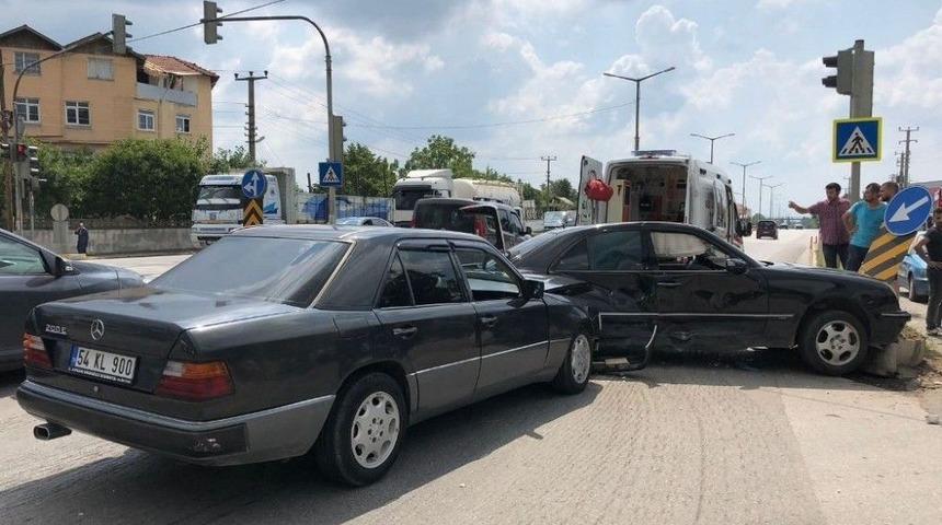 Sakarya&rsquo;da Trafik Kazası: 5 Yaralı