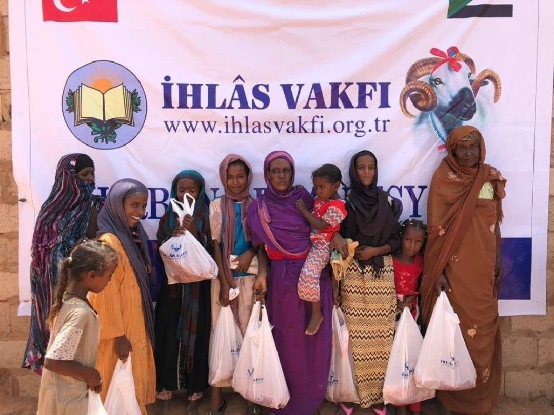 İhlas Vakfı Hayırseverlerin Bağışları İle Bu Kurbanda Da Y&uuml;zleri G&uuml;ld&uuml;rd&uuml;