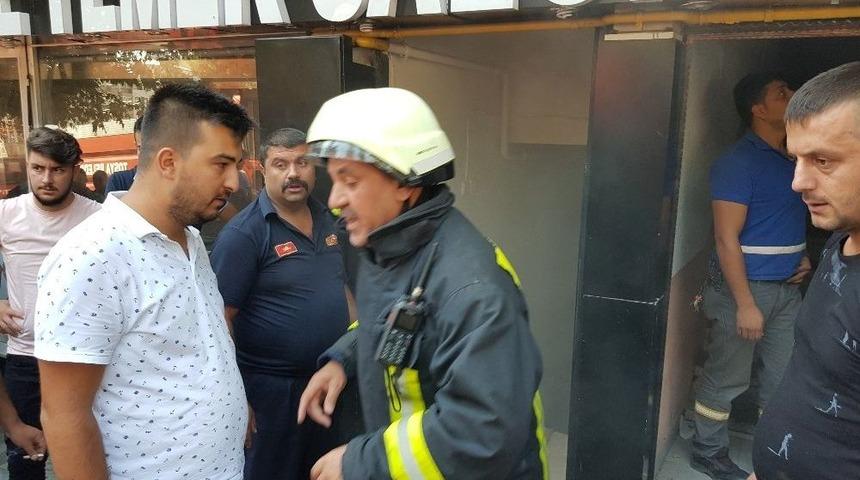 Mhp Tosya İl&ccedil;e Binasında Bayramlaşma Sırasında Yangın &Ccedil;ıktı