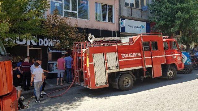 Mhp Tosya İlçe Binasında Bayramlaşma Sırasında Yangın Çıktı