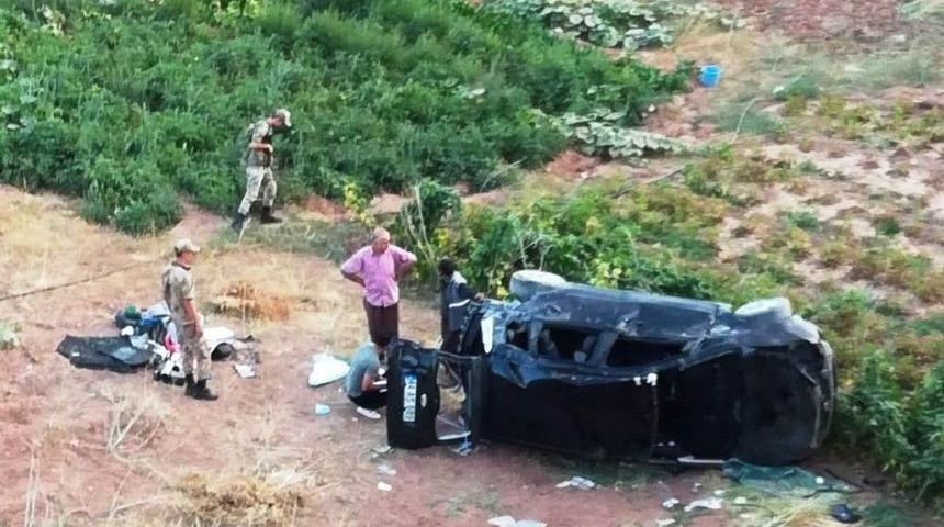 Otomobil Şarampole Devrildi: 4 Yaralı