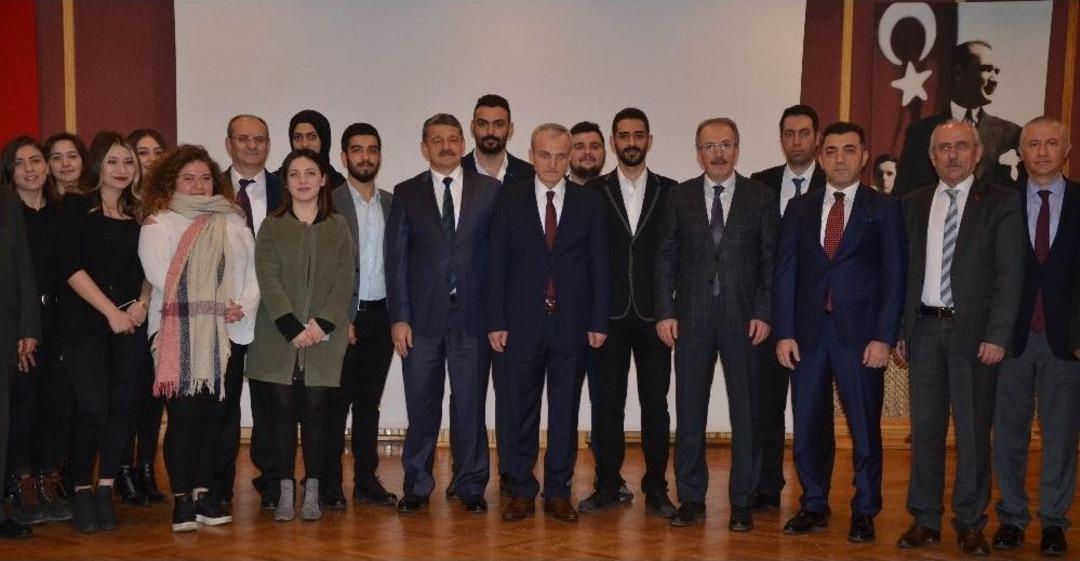 Vali Dirim Tecr&uuml;belerini &Ouml;ğrencilerle Paylaştı