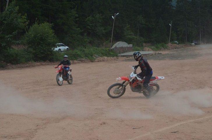 En Yavaş Motosiklet Olabilmek İçin Yarıştılar G3