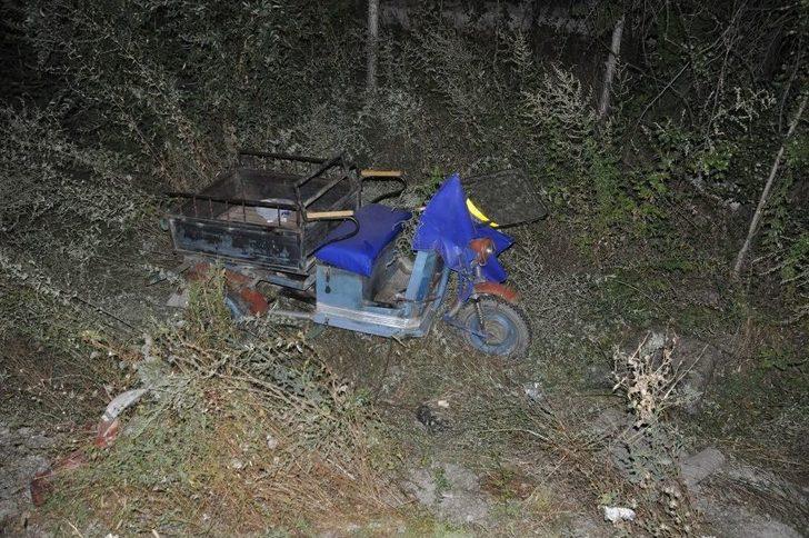 Motosikletle Otomobil Çarpıştı: 10 Yaralı G3