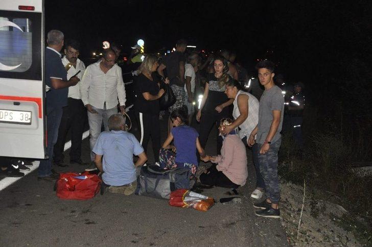 Motosikletle Otomobil Çarpıştı: 10 Yaralı G4