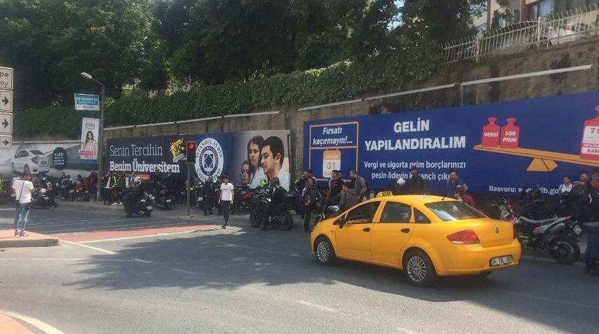 Binlerce Motosikletli "altın Elbiseli Adam" İ&ccedil;in Yola &Ccedil;ıktı