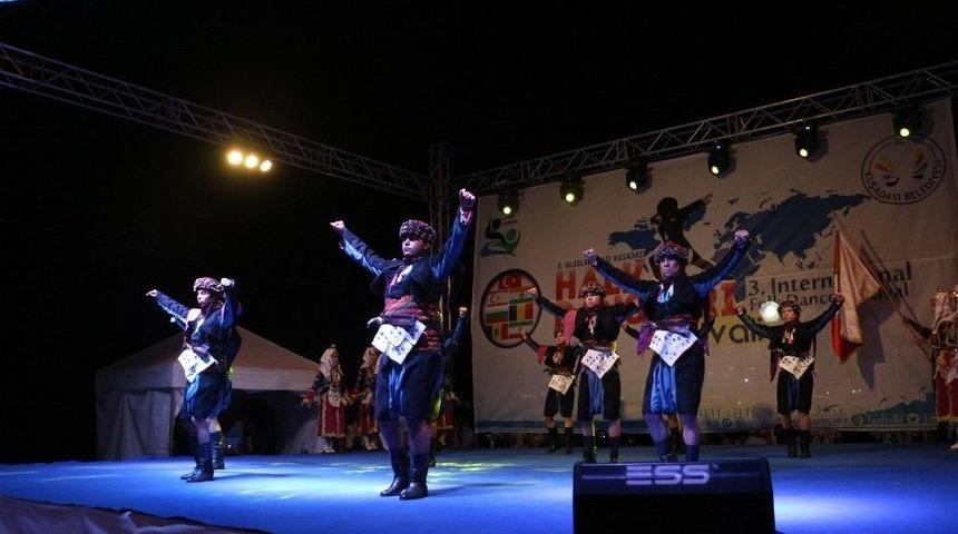 Kuşadası 3. Uluslararası Halk Dansları Festivali Başladı