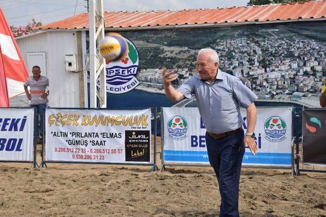 21. Uluslar Arası Lapseki Plaj Voleybolu Başladı