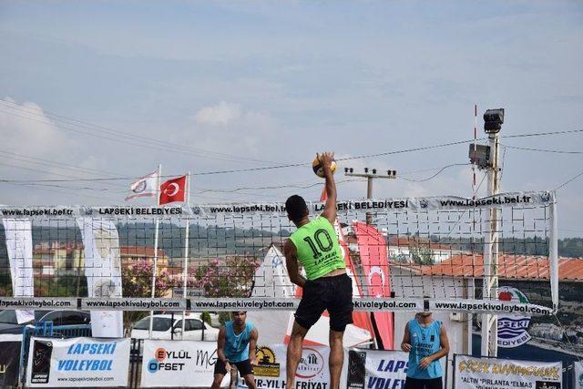 21. Uluslar Arası Lapseki Plaj Voleybolu Başladı