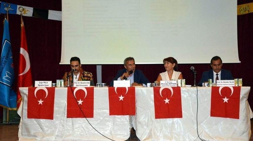 Aliağa&rsquo;da T&uuml;rk D&uuml;nyası Ve Y&ouml;r&uuml;k T&uuml;rkmenler Paneline Yoğun İlgi