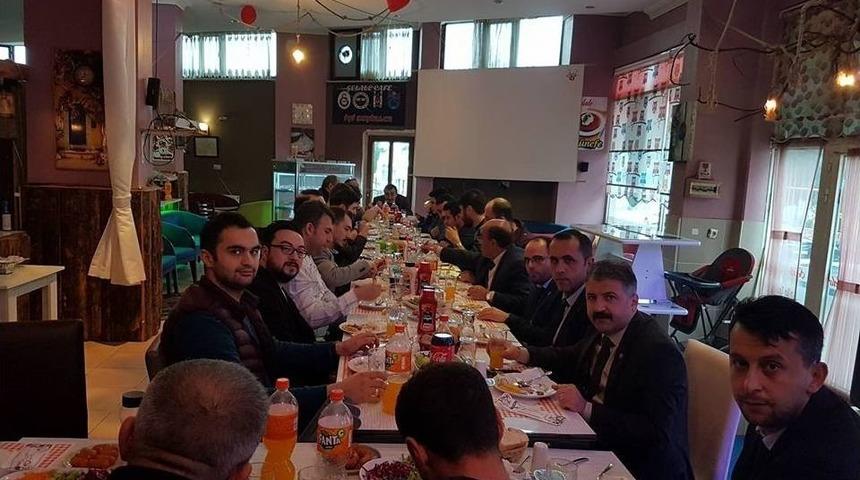 Türk Eğitim-sen Üyeleri Kaynaşma Yemeğinde Buluştu