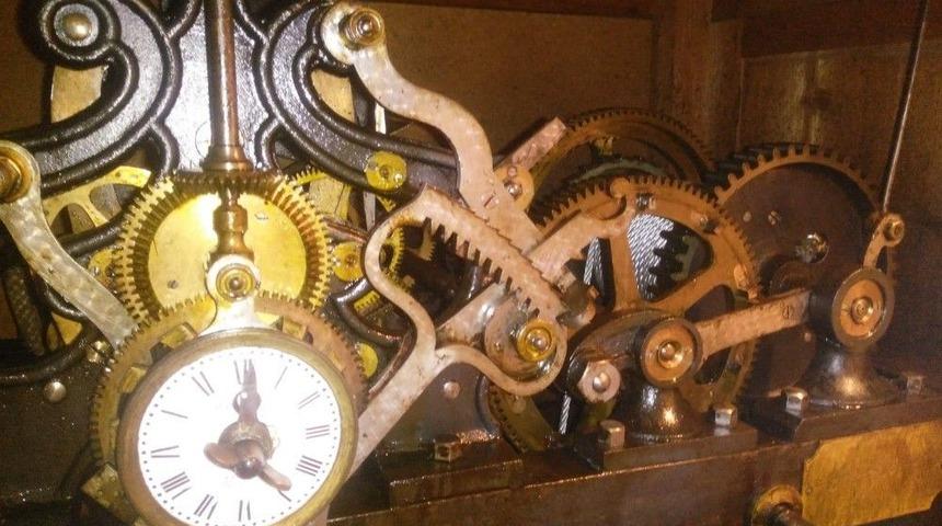 Tarihi Saat Kulesi &Ccedil;alışmaya Başladı