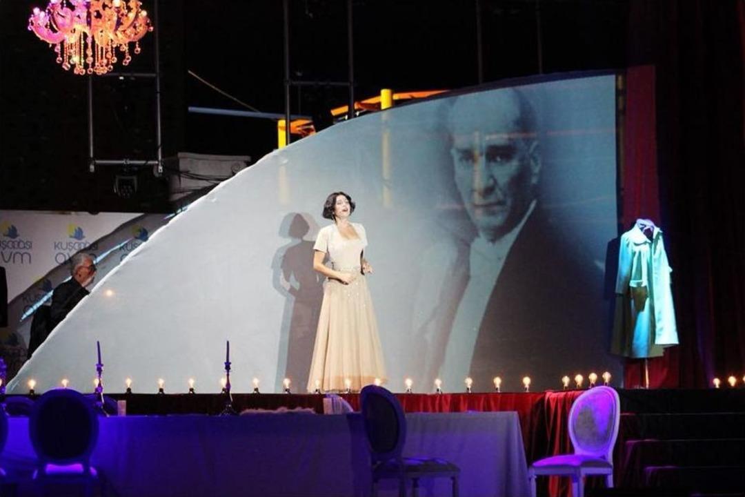 Şevval Sam Kuşadası&rsquo;nda M&uuml;zeyyen Senar Şarkıları Seslendirdi