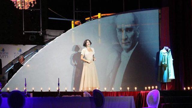 Şevval Sam Kuşadası’nda Müzeyyen Senar Şarkıları Seslendirdi