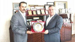 Hayırsever İşadamı Kaplan’a Plaket Verildi