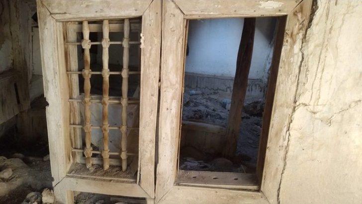 Kaderine Terk Edilen Tarihi Cami Yıkılma Tehlikesi İle Karşı Karşıya G1