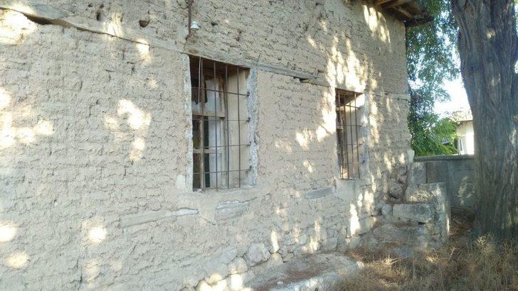 Kaderine Terk Edilen Tarihi Cami Yıkılma Tehlikesi İle Karşı Karşıya G2