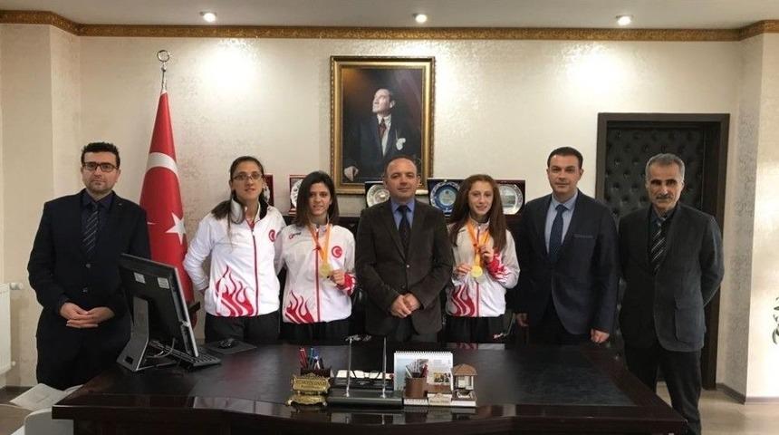 İlçeye Dünya Şampiyonluğu Gururu Yaşatanlar Altın İle Ödüllendirildi