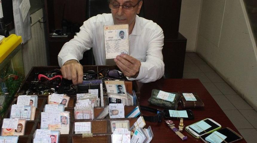 Otob&uuml;slerde Unutulan Eşyalar Şaşırtıyor