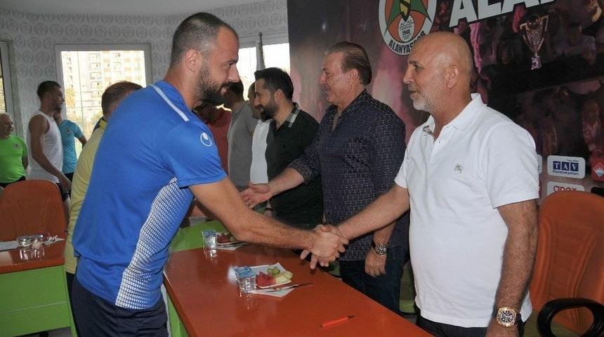 Alanyaspor&rsquo;da Bayramlaşma T&ouml;reni Yapıldı