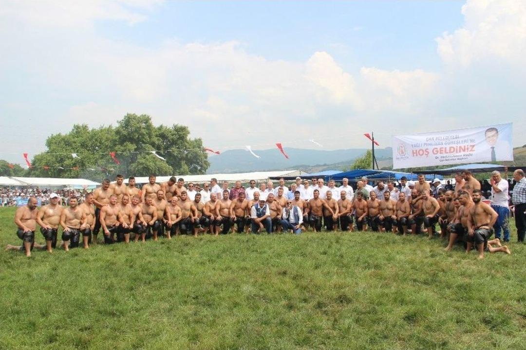 &Ccedil;an Belediyesi 7. Yağlı G&uuml;reşleri&rsquo;nde Başpehlivan Serhat Balcı Oldu