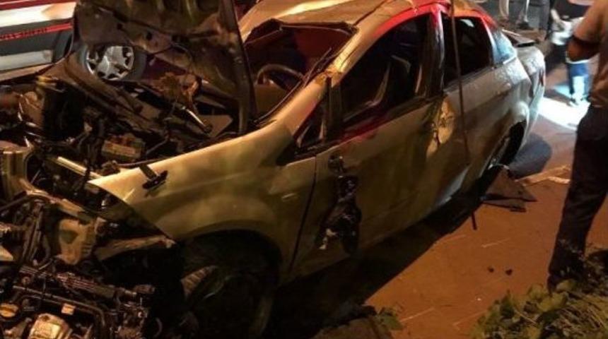 Yoldan &Ccedil;ıkan Otomobil Hurdaya D&ouml;nd&uuml;