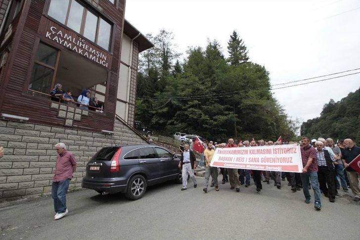 Rize’nin Çamlıhemşin İlçesinde Vatandaşlar Kaymakamlarının Gitmemesi İçin Toplandılar G1