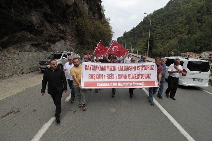 Rize’nin Çamlıhemşin İlçesinde Vatandaşlar Kaymakamlarının Gitmemesi İçin Toplandılar G3