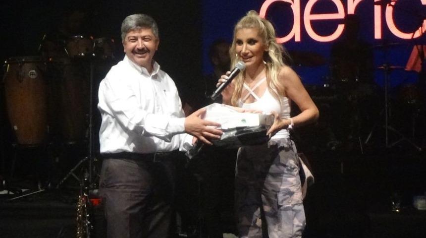 K&uuml;tahya Gediz&rsquo;de İrem Derici Coşkusu