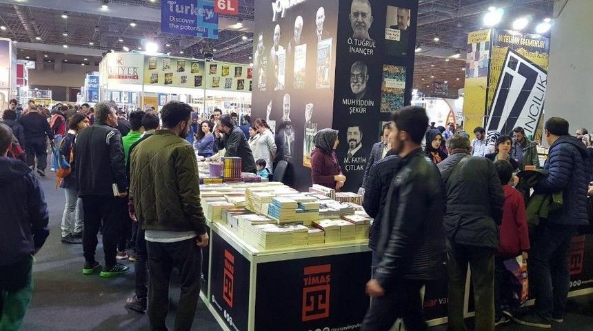 Timaş Yayınları Standı Yoğun İlgi G&ouml;rd&uuml;