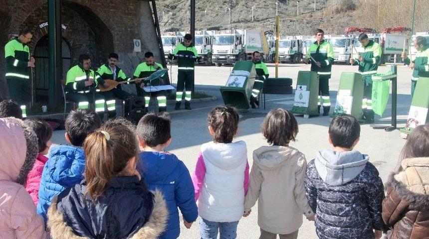 &Ccedil;&ouml;pten &Ccedil;ıkan K&uuml;t&uuml;phaneye B&uuml;y&uuml;k İlgi