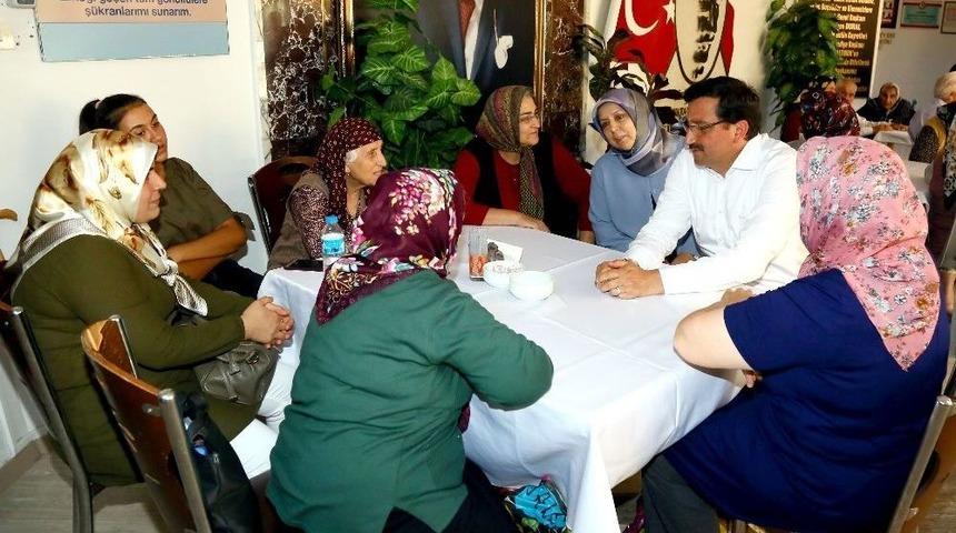 Huzurevi Ziyareti Yüzleri Güldürdü