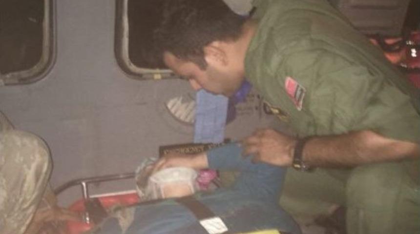 Tsk’ya Ait Helikopter Kayalıklardan Düşen Vatandaşı Tahliye Etti