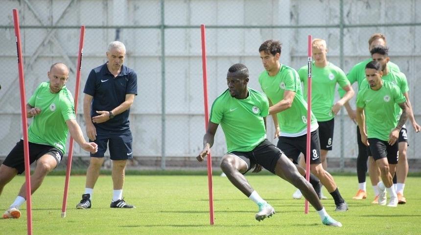 Konyaspor, Fenerbah&ccedil;e Hazırlıklarını S&uuml;rd&uuml;r&uuml;yor