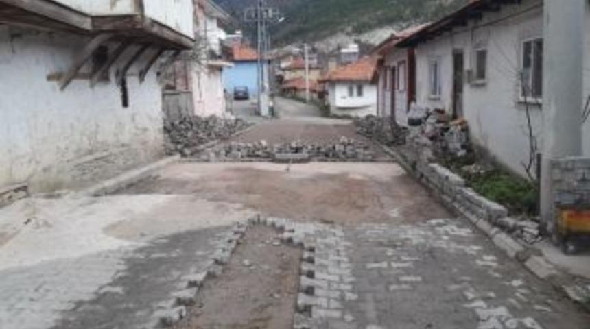 Şaphane Belediyesi&rsquo;nden Kilitli Parke Taşı Ve Bord&uuml;r D&ouml;şeme &Ccedil;alışması