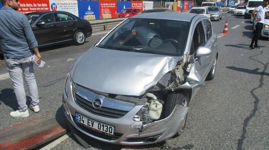 (&ouml;zel) Kadık&ouml;y&rsquo;deki Zincirleme Kazada Trafik Fel&ccedil; Oldu