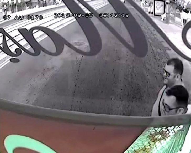 Görme Engelli Vatandaşı Karşıdan Karşıya Geçiren Şoför O Anları Anlattı G3